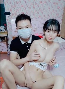 【華語AV-素人】小情侶為籌錢結婚 搞直播 妹子真水靈