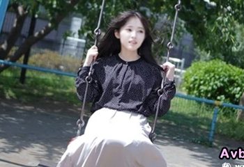 【高清素人】[3353119] 初撮り！カラダは小6、中身はオトナ♡カフェ店員の身長145cmのミニマム美〇女と生中2発