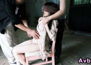 【高清素人】[4057763] 在變成廢墟的醫院、與砲友初次野外肛交3P！