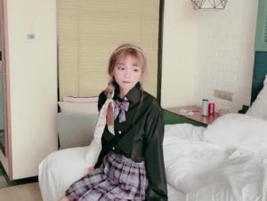 【華語AV-片商】當男友不在身邊時.. 找男友的好朋友來滿足我 小辣椒