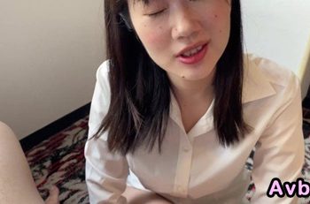 【高清素人】[4464375] 認真女老師目標熟練口交找來M男實際演練！S痴女教師・千尋