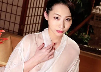 【綜合AV影片-中文AV】caribbeancom022120-001 極上性服務款待治癒系老闆娘 吉岡蓮美