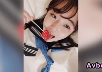 【高清素人】[4550845] 18歳にそこまでやるか！！ジューシーで美味しそうなカラダ…熱く濡れた18歳のワレメに極太チンポをぶち込む！！セー〇ー服色情飼育係 / つぼみ(18歳)