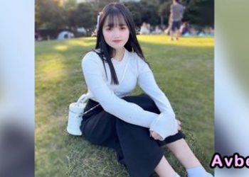 私密內容: 【高清素人】[4580224] 【初・無修正】奨学金に追われる18歳小**系JD。色白モチモチ肌で愛嬌たっぷりの素人膣奥ガン突きで中出し