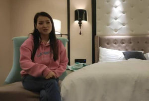 【華語AV-素人】俏麗人妻 雖樸素但真實(嫖妓偷拍)