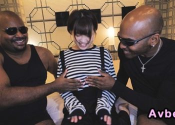 【馬賽克破解】[494SIKA-307] 小柄なまいちゃんが、巨根黒人2人に容赦なくイカせられまくる！イってもイっても休む暇もなく激ピスされ失神寸前。ハードプレイに大絶叫！大喜び！の姿を是非ご覧ください。