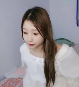 【華語AV-素人】騷貨姐姐約了一群小年輕搞亂交