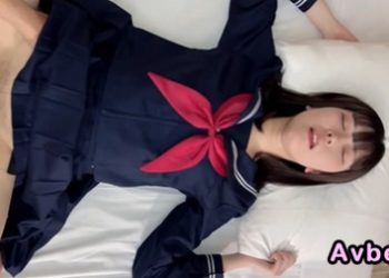 私密內容: 【高清素人】[4605945] 172cm美脚のあの*、初セーラーで足コキ見つめフェラアヘ顔中出し