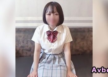 【高清素人】[4636513] 天然陰毛の残る素朴で隠れ美巨乳な18歳しずくちゃんと休憩なしの2連続性行為。ひとまわり以上のオジサンに大量孕ませ中出しされちゃう！妊.し.ん不可避の種付け行為！特典:天然