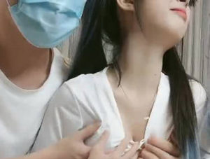 【華語AV-素人】幼嫩雙馬尾妹子和同學玩3P