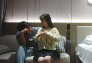 【華語AV-素人】清純濃毛鄰家姐姐(嫖妓偷拍)