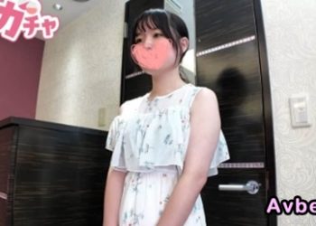 【高清素人】18歲白皙少女初入按摩院 被性技巧誘惑 在茫然的表情下被大量精液灌滿體內。