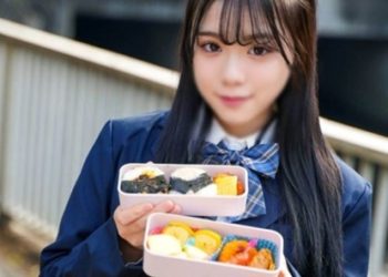 【高清素人】超級可愛的女孩 會為男友做午餐便當！然而男友性愛能力卻很差 根本提不起勁兒！只好…