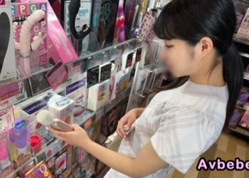 【高清素人】[對男友保密的愛好！ ] 喜歡性玩具的呆萌女孩♡終於跨過界限 比較了真實肉棒的滋味 興奮得失去了理智♥