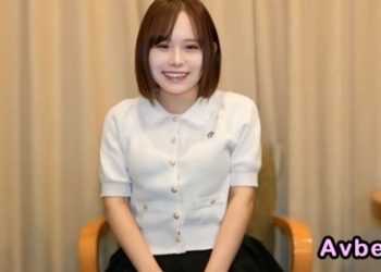 【高清素人】看她那認真的表情絕對想不到她這麼色！一開始是可愛的笑容 後來慢慢變成女人撫媚臉 釋放出淫蕩的氣息。中出