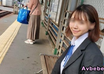 【高清素人】穿著制服 擁有 G 罩杯的單純女孩被迫將男人的精子射入她的子宮