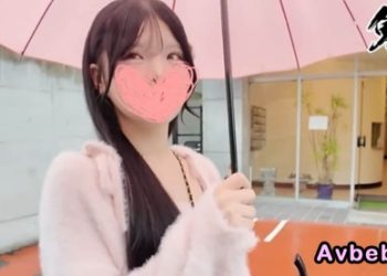 【高清素人】「我可以舔你嗎？」她那純真的表情和性感的一面差距太大了！雖然外表清純 但她內心卻超級淫蕩！她扭動臀部沉浸在快感中的樣子真是令人驚艷。 [露臉 中出]