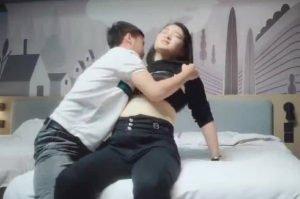 【華語AV-素人】黑裝樸素人妻 配合度很好(嫖妓偷拍)