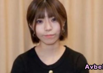 【高清素人】身高150cm 身材纖細可愛嬌小女子。笑容滿面開心地握著肉棒 在體內射精