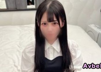 【高清素人】擁有如同坂道偶像般纖細的身材 她已經很久沒有被男人觸碰過敏感的身體了 讓她體內充滿了精液 堅硬肉棒和滾燙的精液帶來的快感讓她臉紅了。