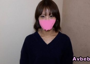 【高清素人】21 歲的 Mio 對拍攝非常緊張 露出少女般的表情並呻吟著 半外半中