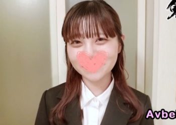 【高清素人】看起來清純 卻有那麼濃密的陰毛 誘人的口交慾火焚身。最後射在她體內