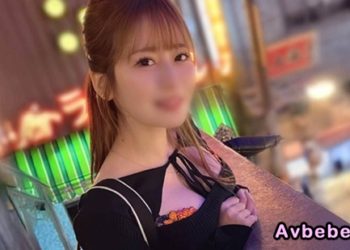 【高清素人】超火辣的已婚女性 30多歲的人妻 擁有柔軟光滑的肌膚 抱起來感覺棒極了。張開沾滿愛液的私處在持續不斷的挑逗性愛中被灌滿精液