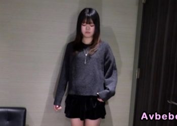 【高清素人】艾拉（18歲）身高174公分 體重53公斤的超級模特兒。身體非常敏感 只要稍微刺激到陰蒂就能達到高潮。她甚至會情不自禁地進行肛交。