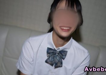 【高清素人】對超漂亮的便利商店店員一見鍾情。等她下班後去了情侶飯店♡18歲 身材像模特兒一樣 胸部堅挺 很容易濕潤 進行了無套的中出性愛！