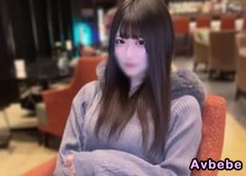 【高清素人】※恭喜成年禮。她穿著及膝襪的美臀和火辣身材讓人興奮不已 深深地射在了她的小穴裡…