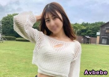 【高清素人】彈跳的乳房真是太可愛了 “美麗的乳房” ** 女大生（20歲）車上就忍不住 ⇒ 即刻口交並射在嘴裡 ⇒ 開房大量中出