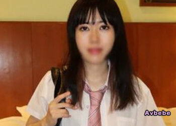 【高清素人】【極致黑草叢】雙馬尾制服誘惑！18歲地方出身的雪白美乳正妹，纖細腰身下竟隱藏「未開拓的原始剛毛」！直擊濃密茂深的極品黑森林，在受精必至的瘋狂衝刺下，將濃醇精華徹底灌滿神秘花徑！