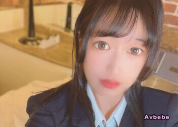 【高清素人】奇跡級18歲腹肌美少女首度解禁！僅有一人經驗的純真。直擊纖細名器在人生首見巨根前徹底愕然，生理本能失守。在人生初次異物衝擊中迎接精華洗禮，純白少女被巨根征服的覺醒實錄！