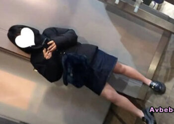 【高清素人】18歲純黑髮波波頭少女初淪陷！絕對服從下的受孕儀式。直擊極致純真在言語凌辱中崩潰，對雙親發出受孕宣言。沈溺於無套內射與精華灌注，迎接生理與精神雙重改造的禁斷著床實錄！