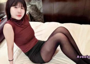 【高清素人】清純系OL在短小M男面前被大肉棒徹底開發，看著愛人被濃厚中出，最後被迫對著自己屁股射精的NTR絕望實錄！