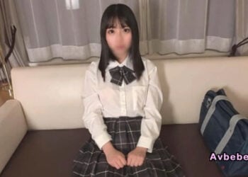 【高清素人】＜前籃球部經理♡未處理的茂密天然陰毛＞發育中的陰部掰開大方展示觀察♡ 濕答答的超近距離特寫！