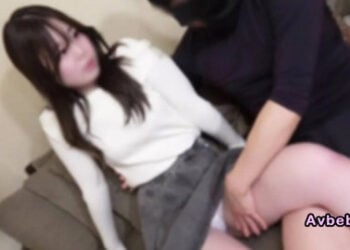 【高清素人】【自拍性愛快感】18 歲女大學生的棉花糖肉體性欲大解放。被大一輪以上的肉棒頂到滿臉通紅、瘋狂高潮的絕品蜜穴。