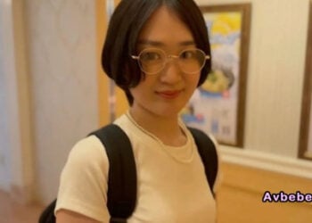 【高清素人】女大生的初次肛交與初次 3P 性愛，連續無套內射。