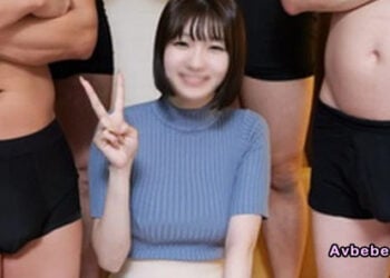 【高清素人】「合計 6 發射精」清純系 F 罩杯鄉下女大學生。被 4 根巨根包圍調教白皙肉體，內射、吞精、臉射樣樣來！！