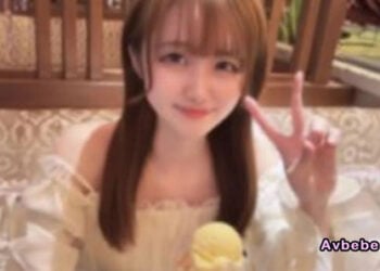 【高清素人】與前舞蹈社、現居東海地區的現役真生素人幼兒園老師的愛好約砲自拍。對著高潮到幾乎半昏厥的她，往陰道深處灌滿無套內射