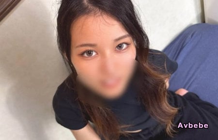 【高清素人】超纖細美人♡超敏感體質，被巨大陰莖插入而痛苦呻吟。狂喊著比男友還要舒服、太糟糕了…連續高潮不斷的中出性愛！