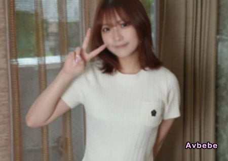 【高清素人】華麗美貌的網路廣告業務白皙美女。「這麼深的地方還是第一次……」被巨根經理深深頂入陰道深處，在鬼畜般的瘋狂抽插中嬌喘連連、渾身痙攣。在濃密陰毛的敏感小穴內中出