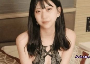 【高清素人】極度敏感、纖細修長的火辣胴體，展開毫無保留、宛如交配繁殖般的瘋狂抽插『種付猛幹』，將大量濃稠精液狠狠灌入子宮深處！！！