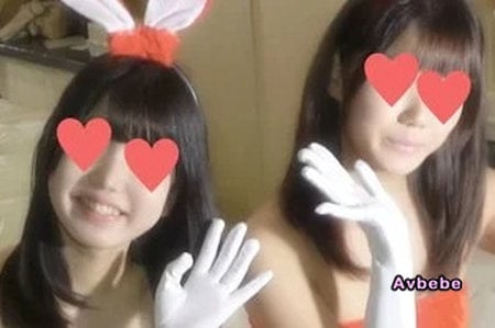 【高清素人】白絲襪聖誕紅裝 雙響砲 兩個嫩妹過冬天 我要睡中間！