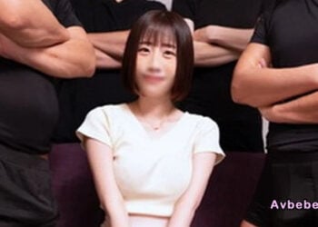 【高清素人】剛在東京就職的 22 歲新鮮人女子初次挑戰 5P！